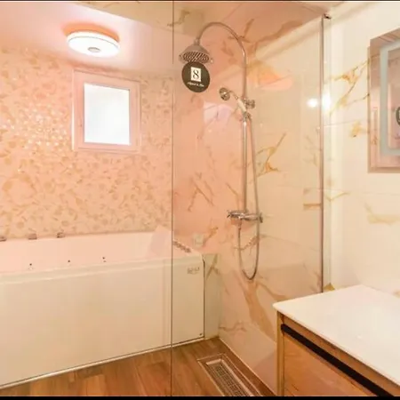 appart'hôtel le 8 avec Spa&Jacuzzi Mâcon Extérieur photo